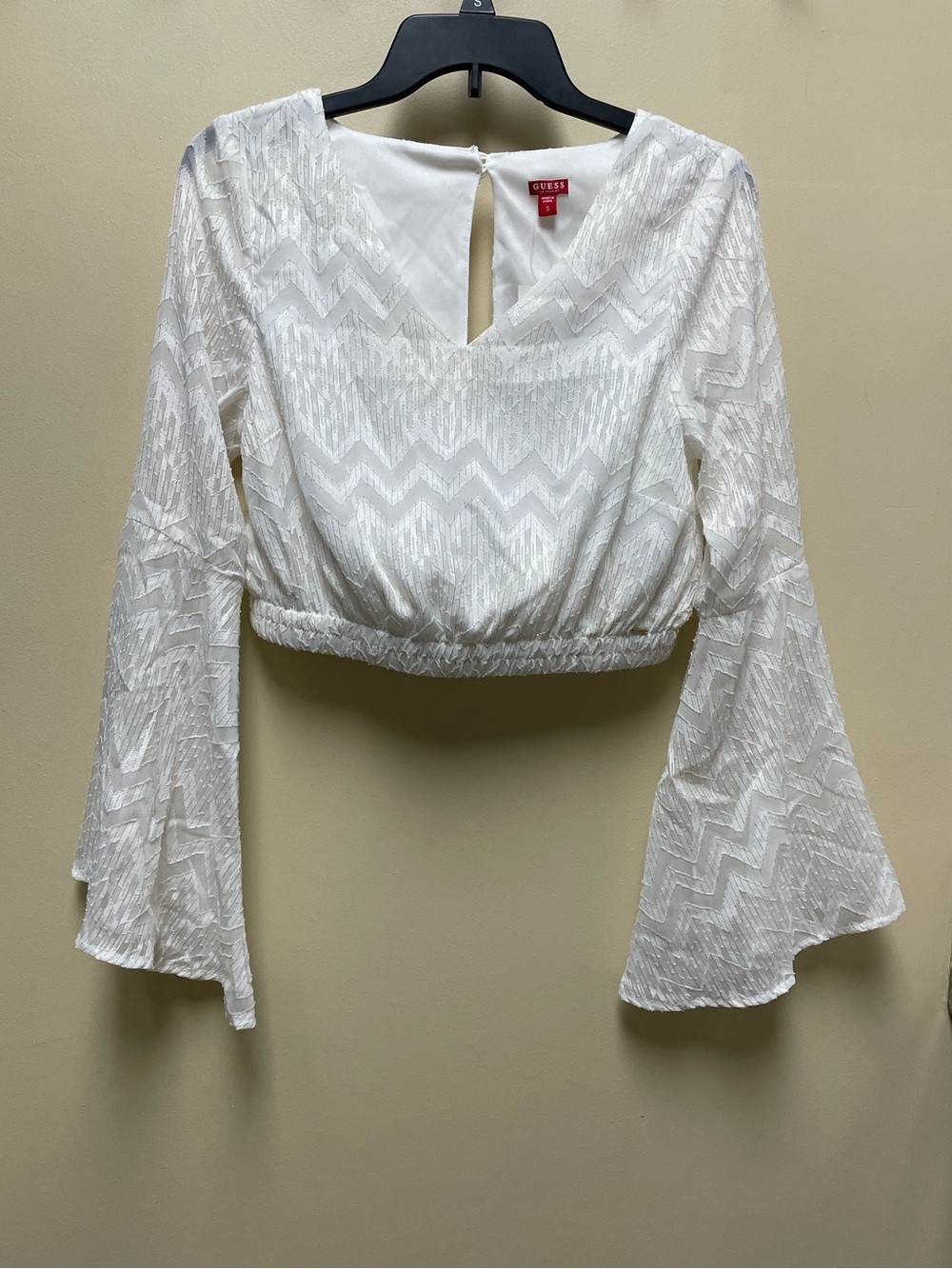 GUESS White Chevron Textured Bell-Sleeve Crop Top